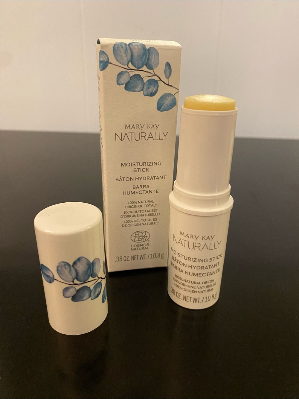 MARY KAY NATURALLY MOISTURIZING STICK